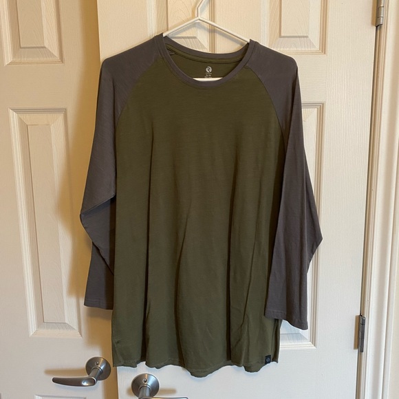 Ripzone 3/4 long sleeved shirt LIKE NEW - Picture 1 of 3